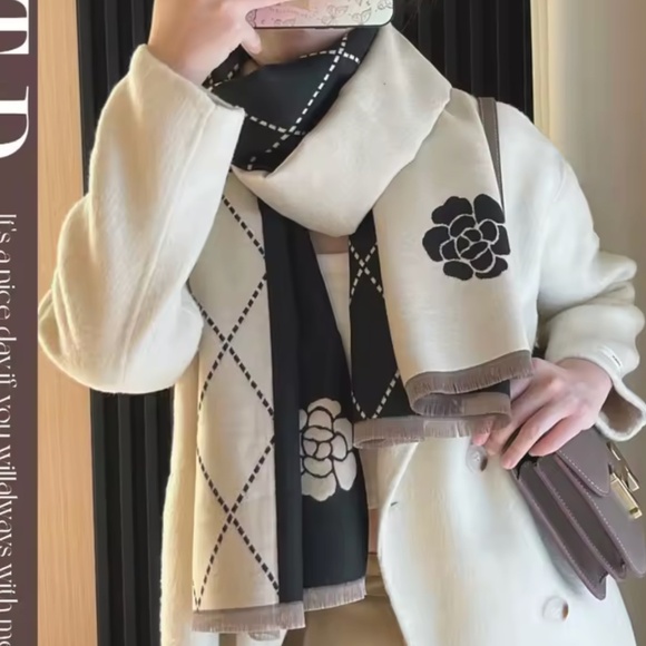 Cashmere scarf - Picture 5 of 9